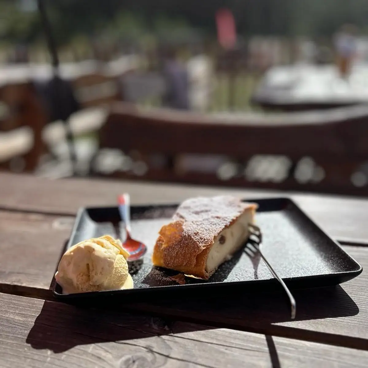 Topfenstrudel Mit Vanilleeis
