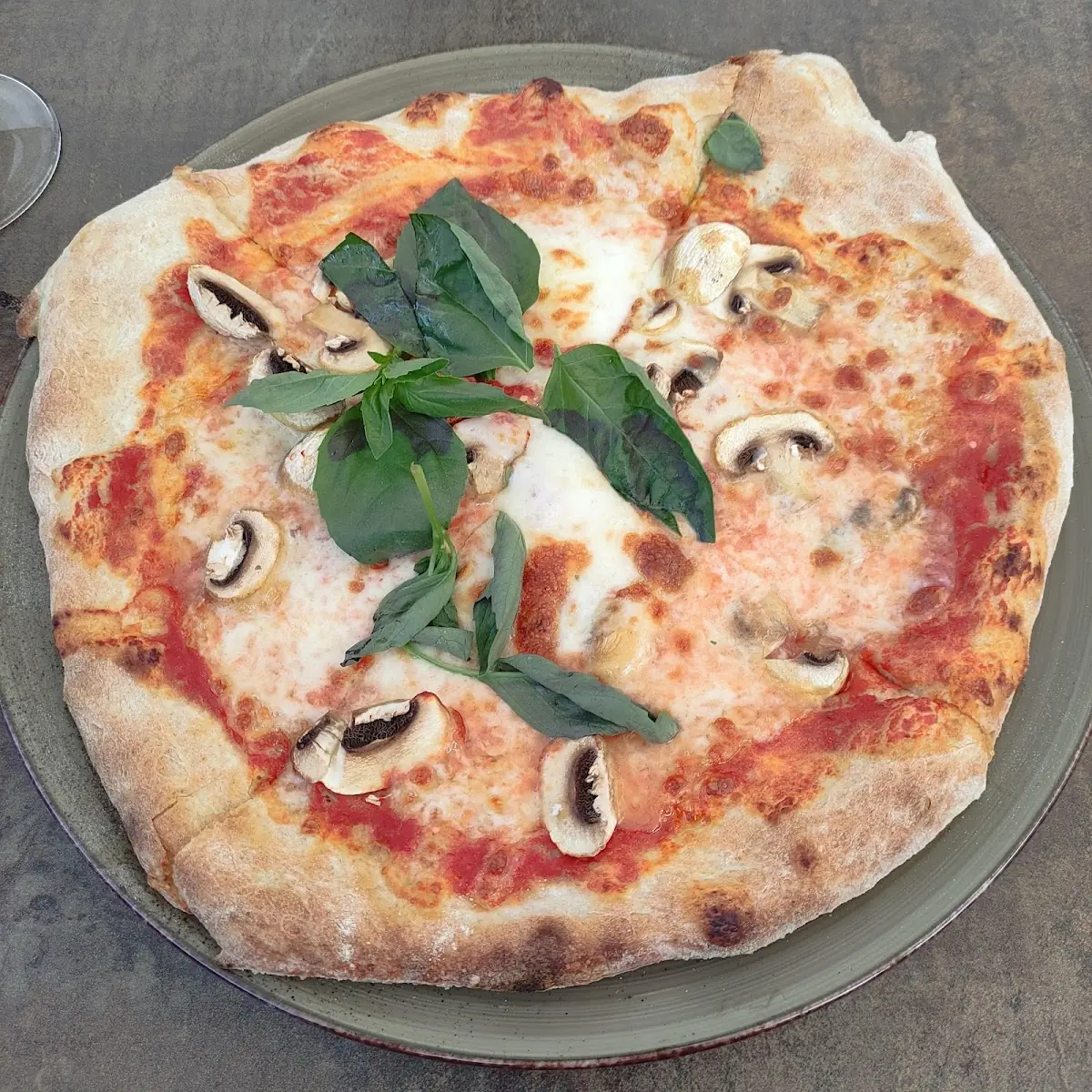 Pizza Funghi E Pesto