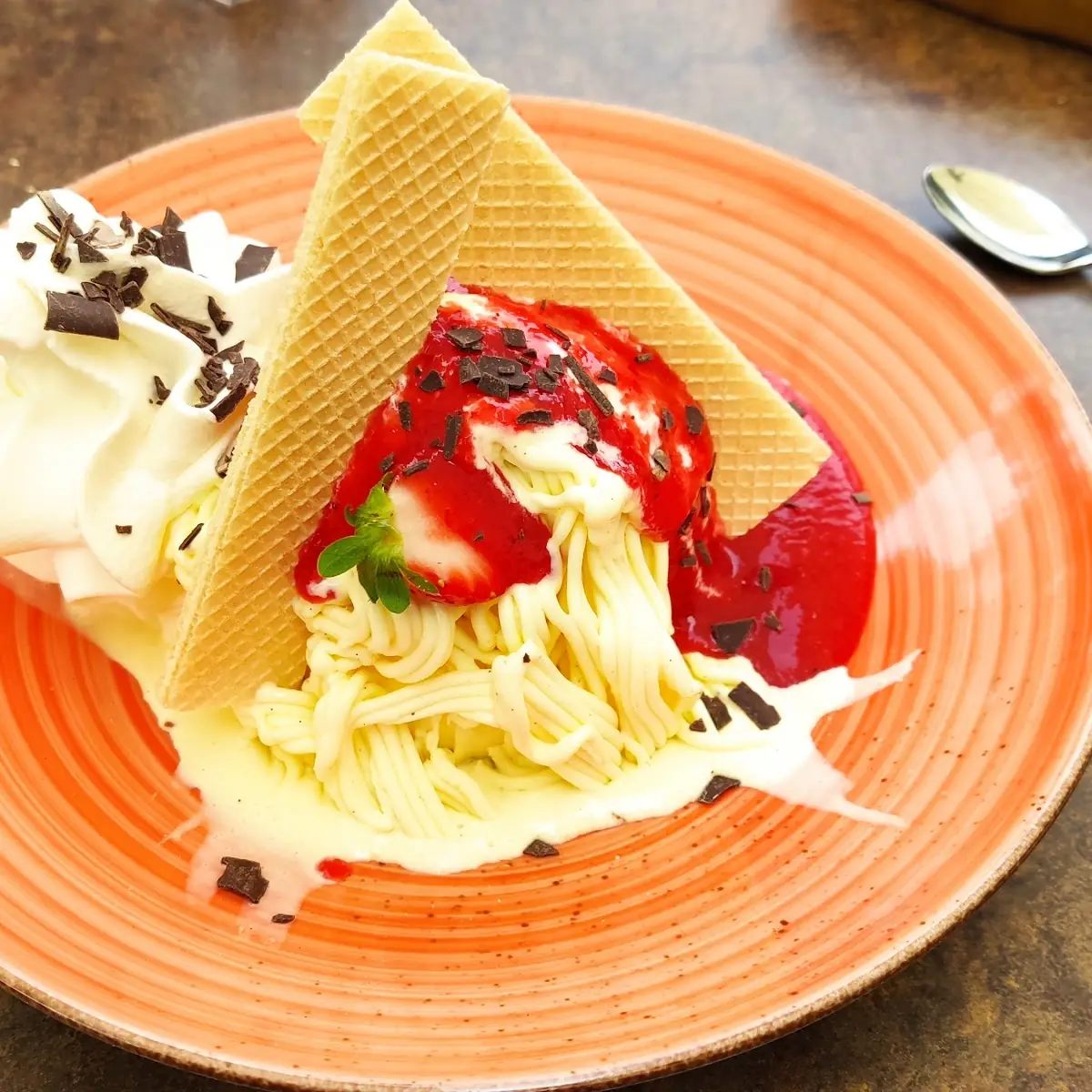 Spaghettieis Mit Frischen Erdbeeren