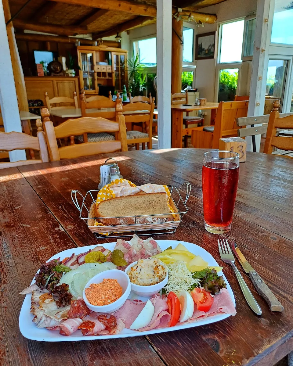 Winzerplatte Und ½ L Uhudler