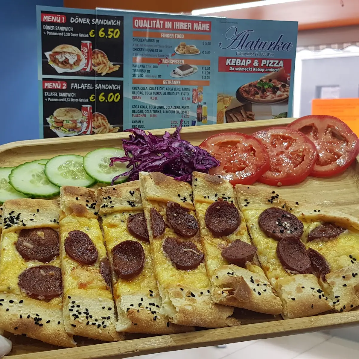 Pide Mit Knoblauchtwurst