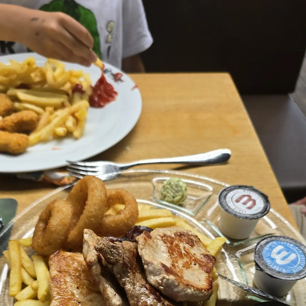 Pommes Und Zwiebelringe