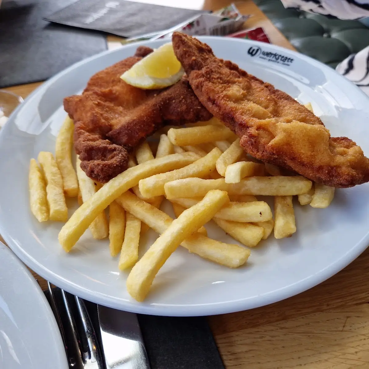Schnitzel Mit Pommes