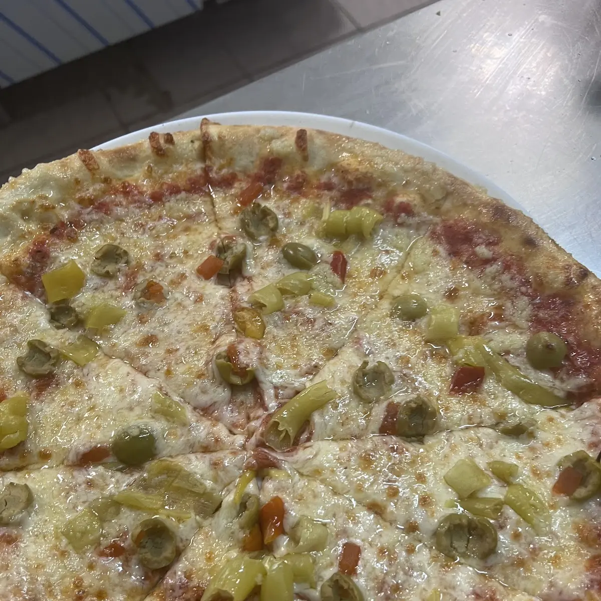 Pizza Mit Oliven Und Mild Pfefferoni