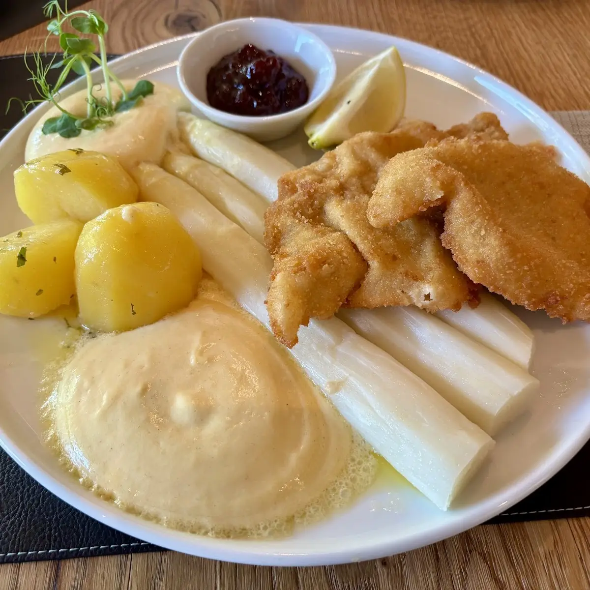 Wiener Schnitzel Mit Spargel