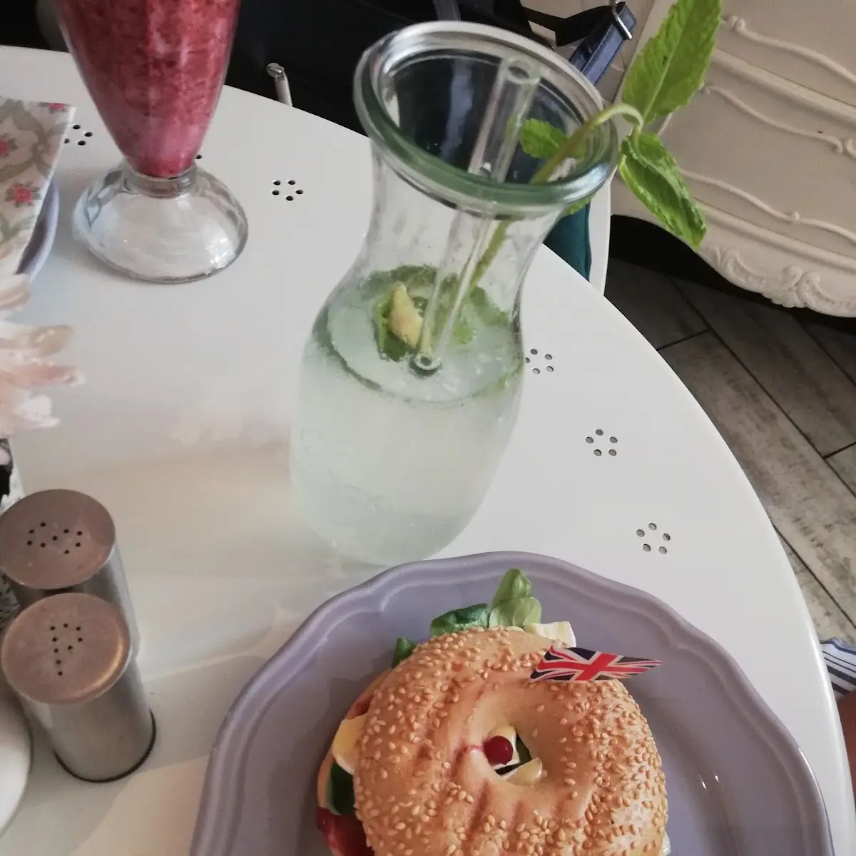 Brie Bagels Mit Nholunderblüten Natursaft