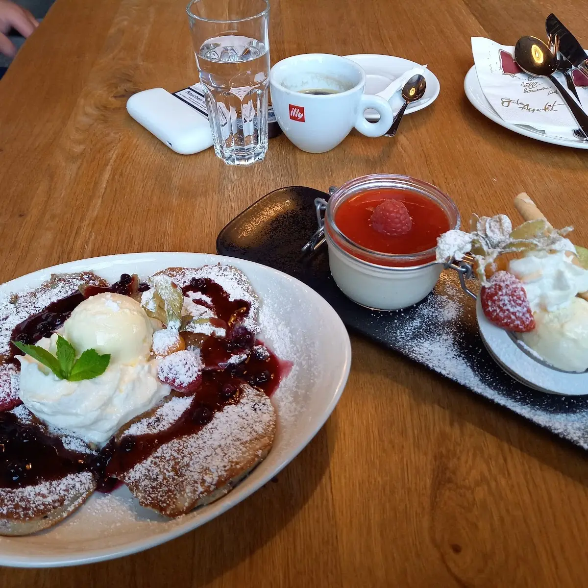 Heidelbeer Pancakes Und Pannacotta
