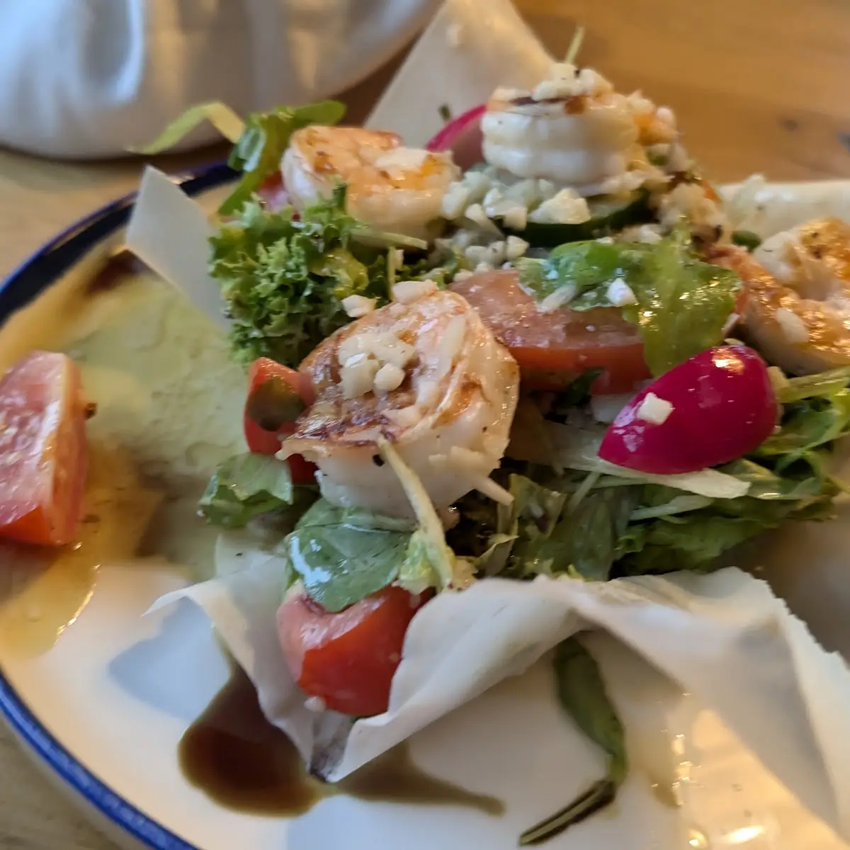 Salat Bowl Fransk Mediterran -with Scampi And Chili Oil