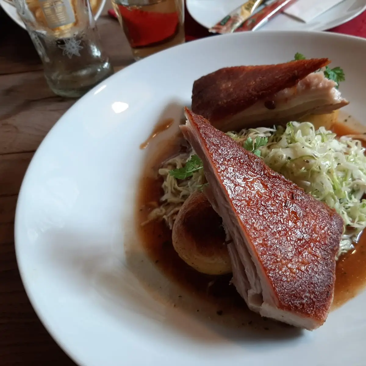 Spanferkelbauch Semmeln Lauwarner Krautsalat