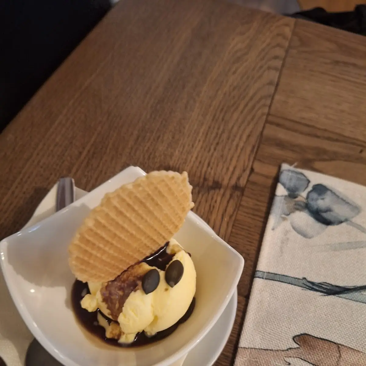 Vanilleeis Mit Kürbiskernöl