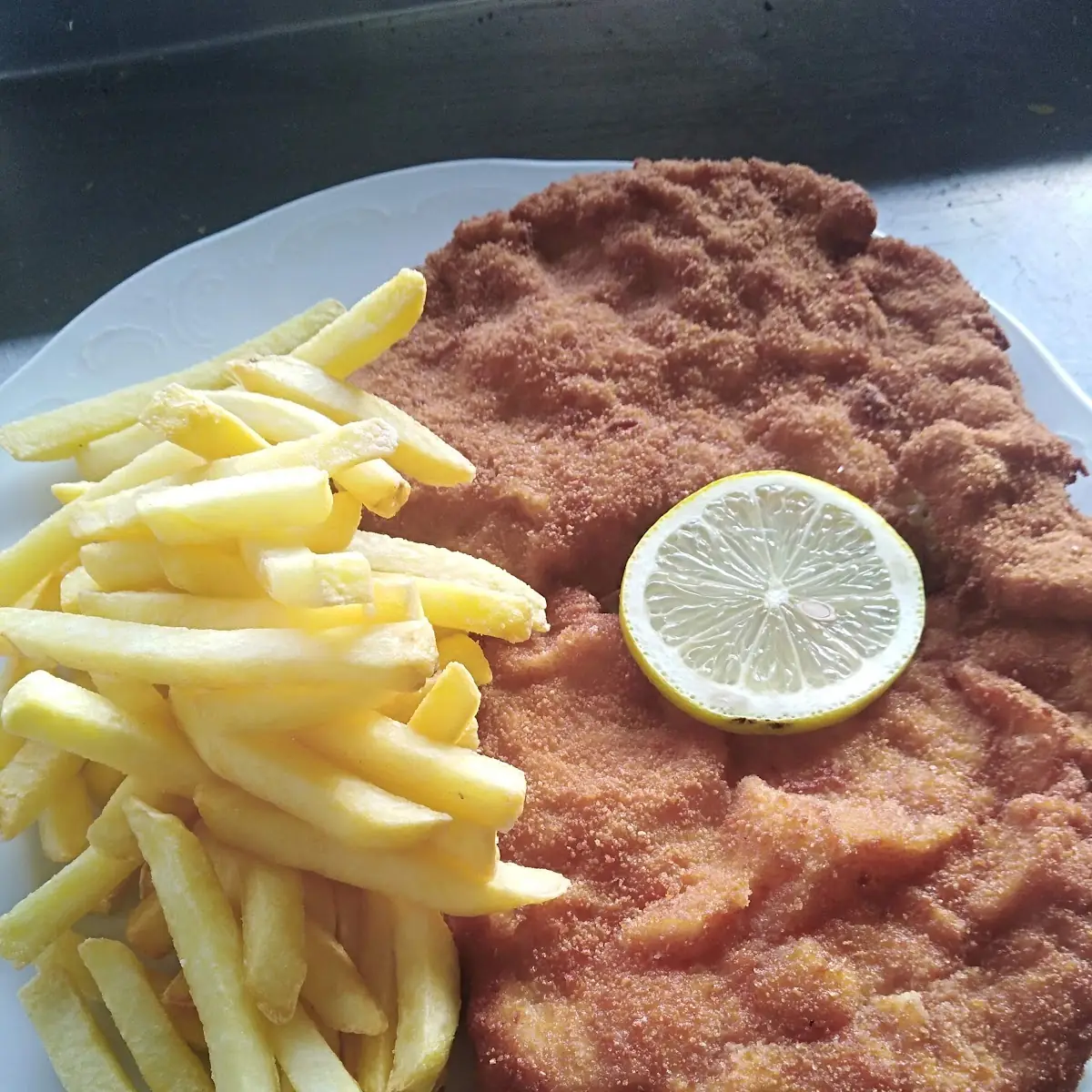 Wienerschnitzel Mit Pommes