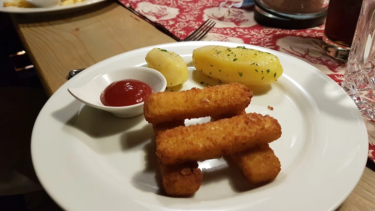 Fischstäbchen Mit Petersilienkartoffeln