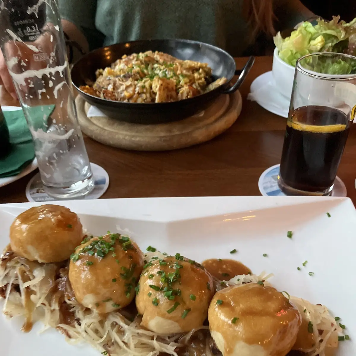 Hascheeknödel Mit Sauerkraut
