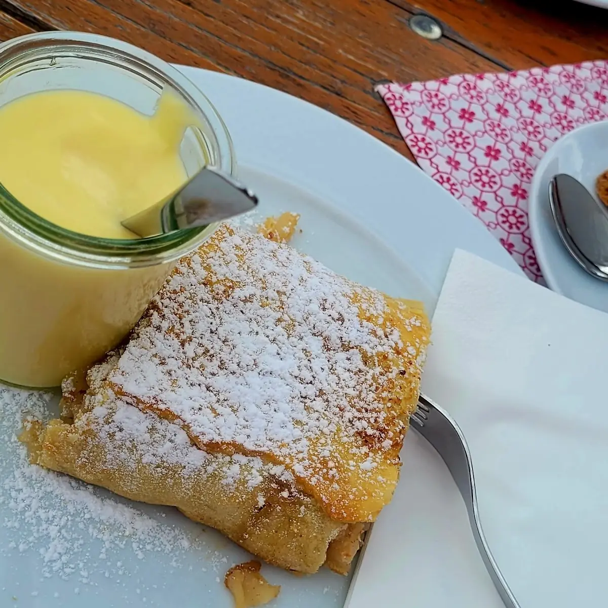 Apfelstrudel Mit Vanillesauce