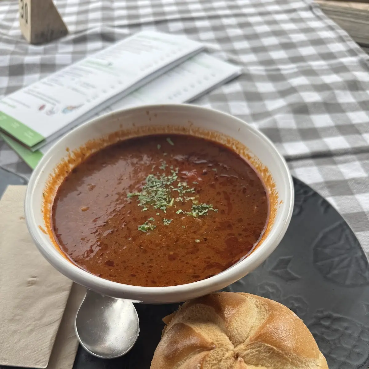 Gulaschsuppe Mit Brot