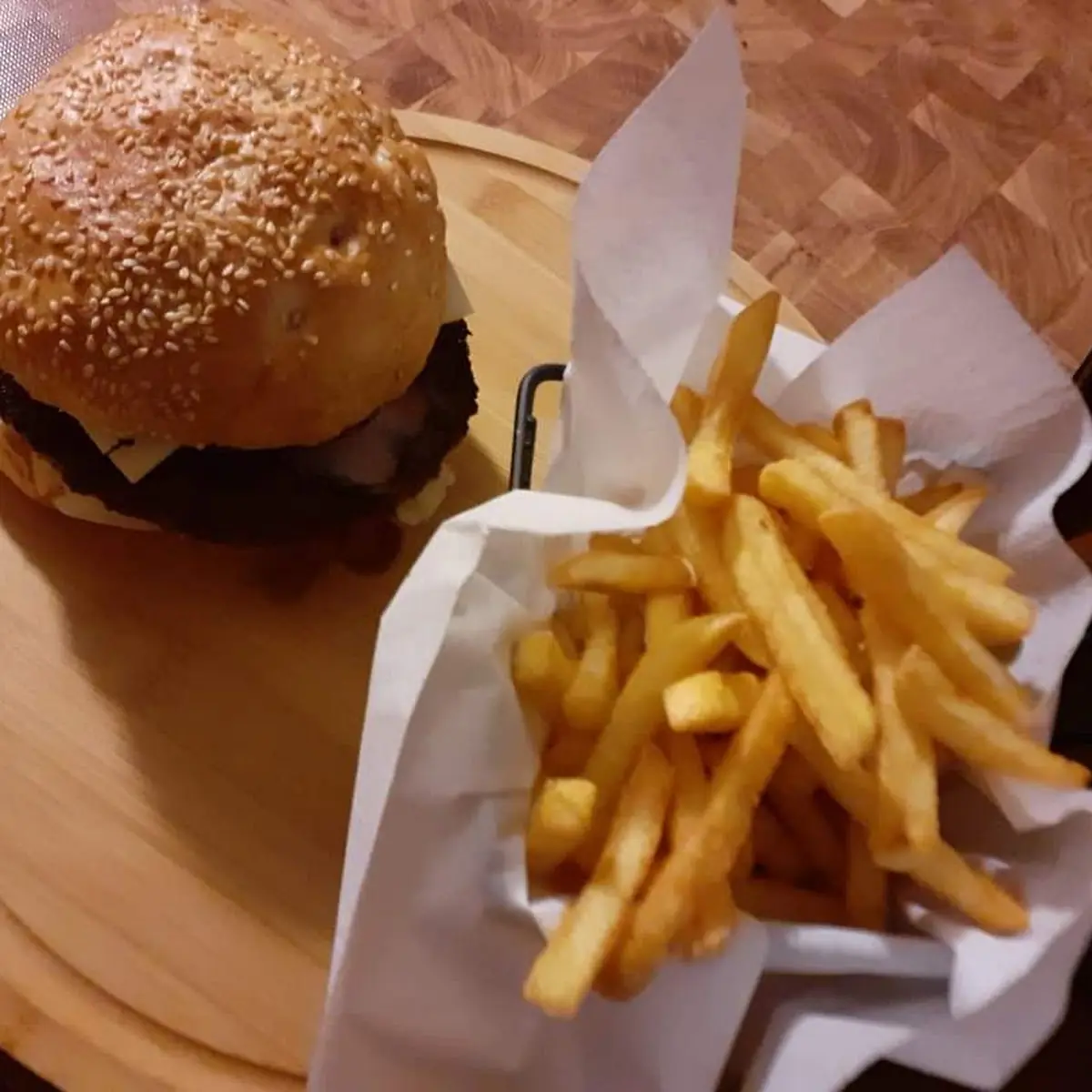 Hamburger Mit Pomez