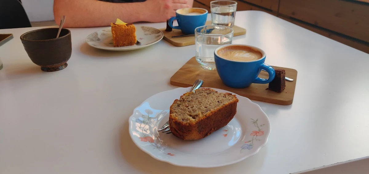 Bananenbrot Mit Cappuccino