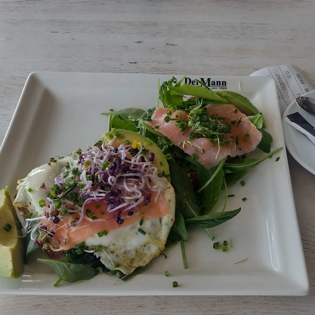 Einspänner Und Lachs-avocado Brot