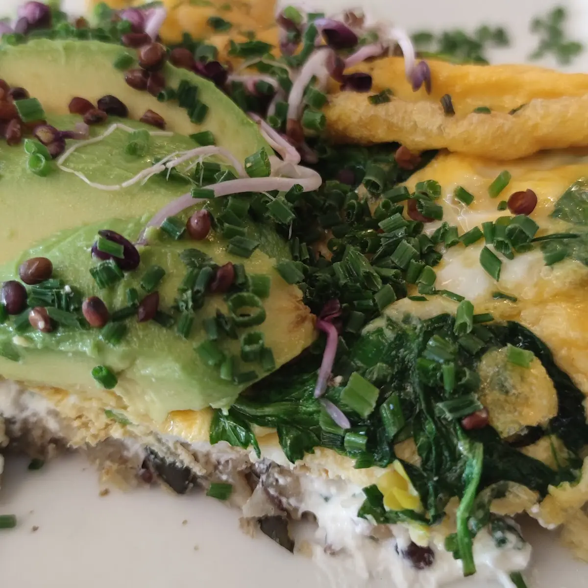 Gutes Gewissen Eierspeis Auf Brot Mit Avocado Salat