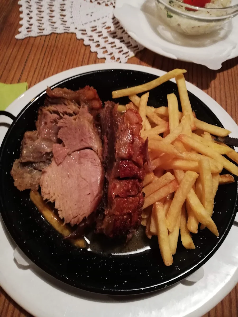 Krustenbraten Mit Pommes Frites