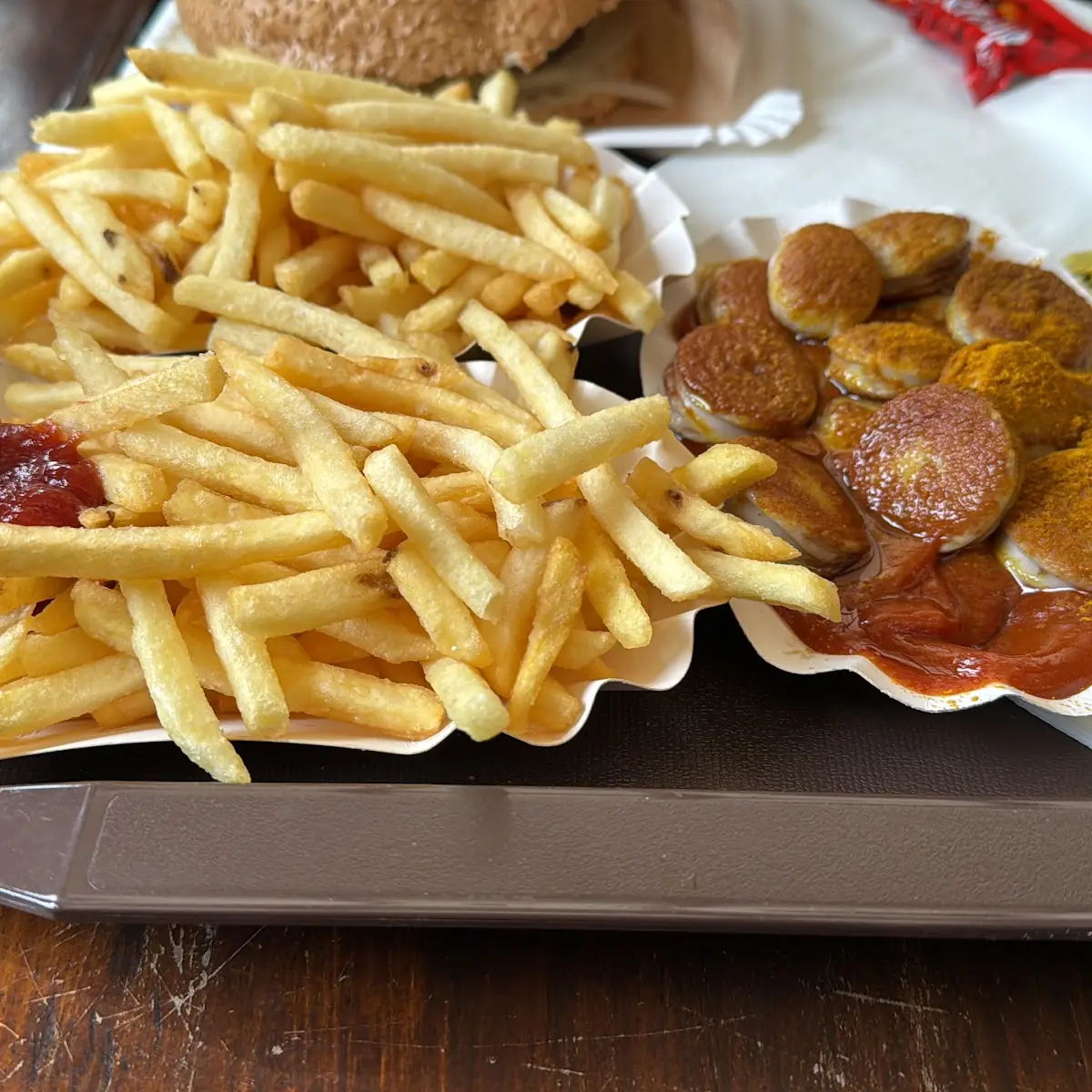 Currywurst Mit Pommes