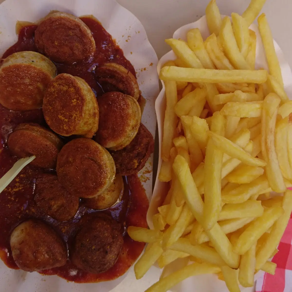 Currywurst Pommes Frites
