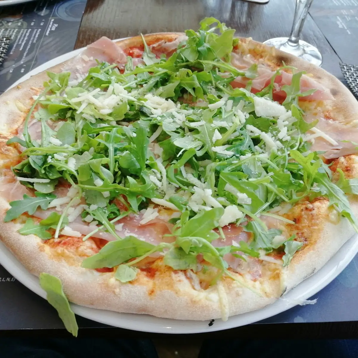 Pizza Crudo E Rucola