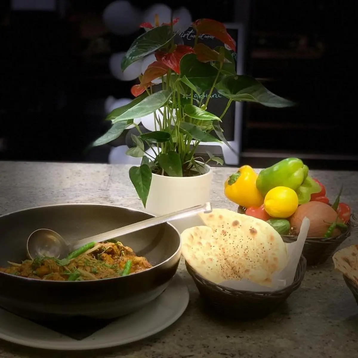 Chicken Kadahi With Roghni Naan