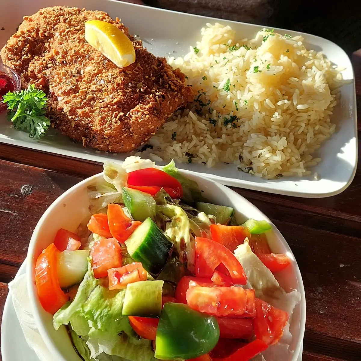 Kürbiskern Cordon Bleu Mit Reis Und Gemüse Salat