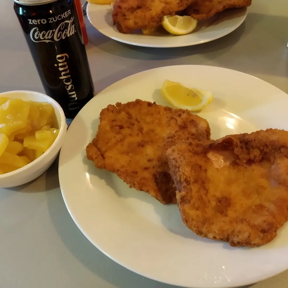 Sursnitzl Mit Salat