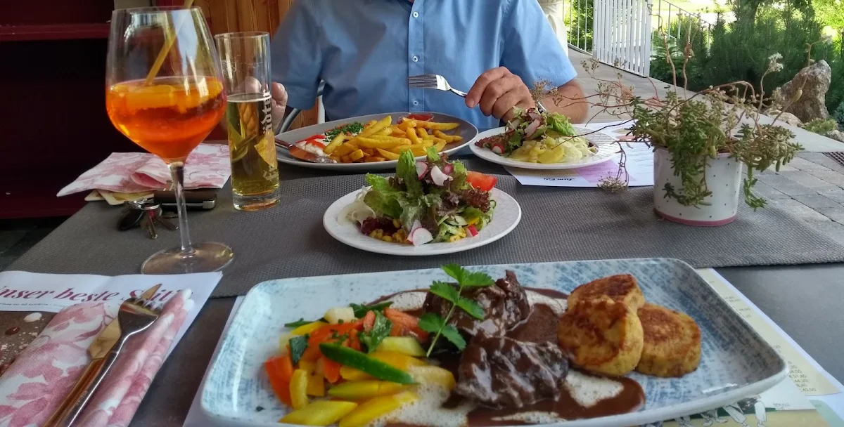 Geschmorte Ridswangerl Edis Schweizersteak