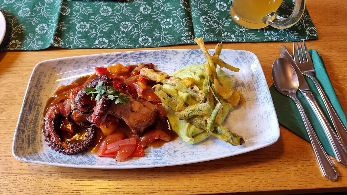 Variation Vom Spanferkel Und Pulpo