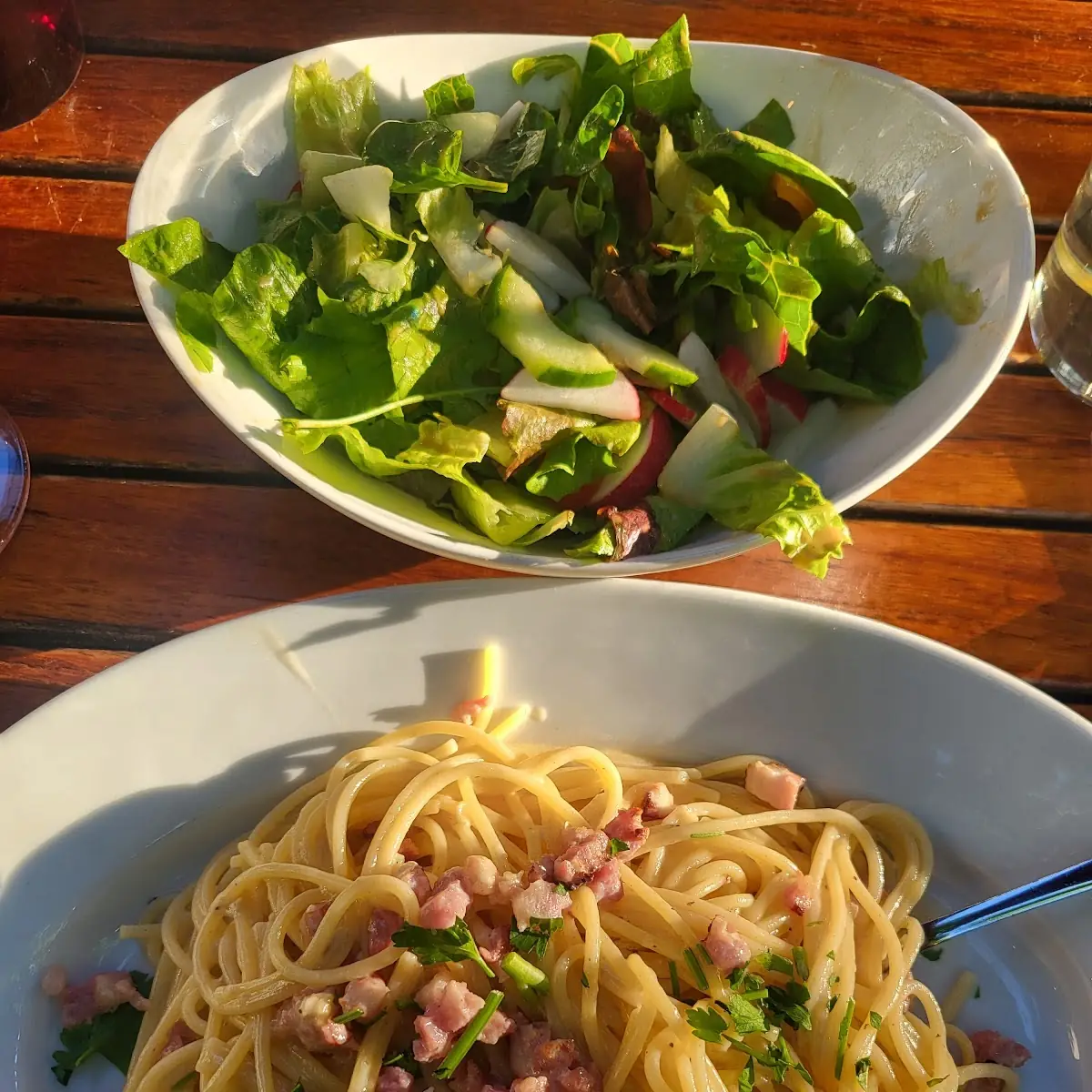 Spaghetti Carbonara Und Insalata Mista