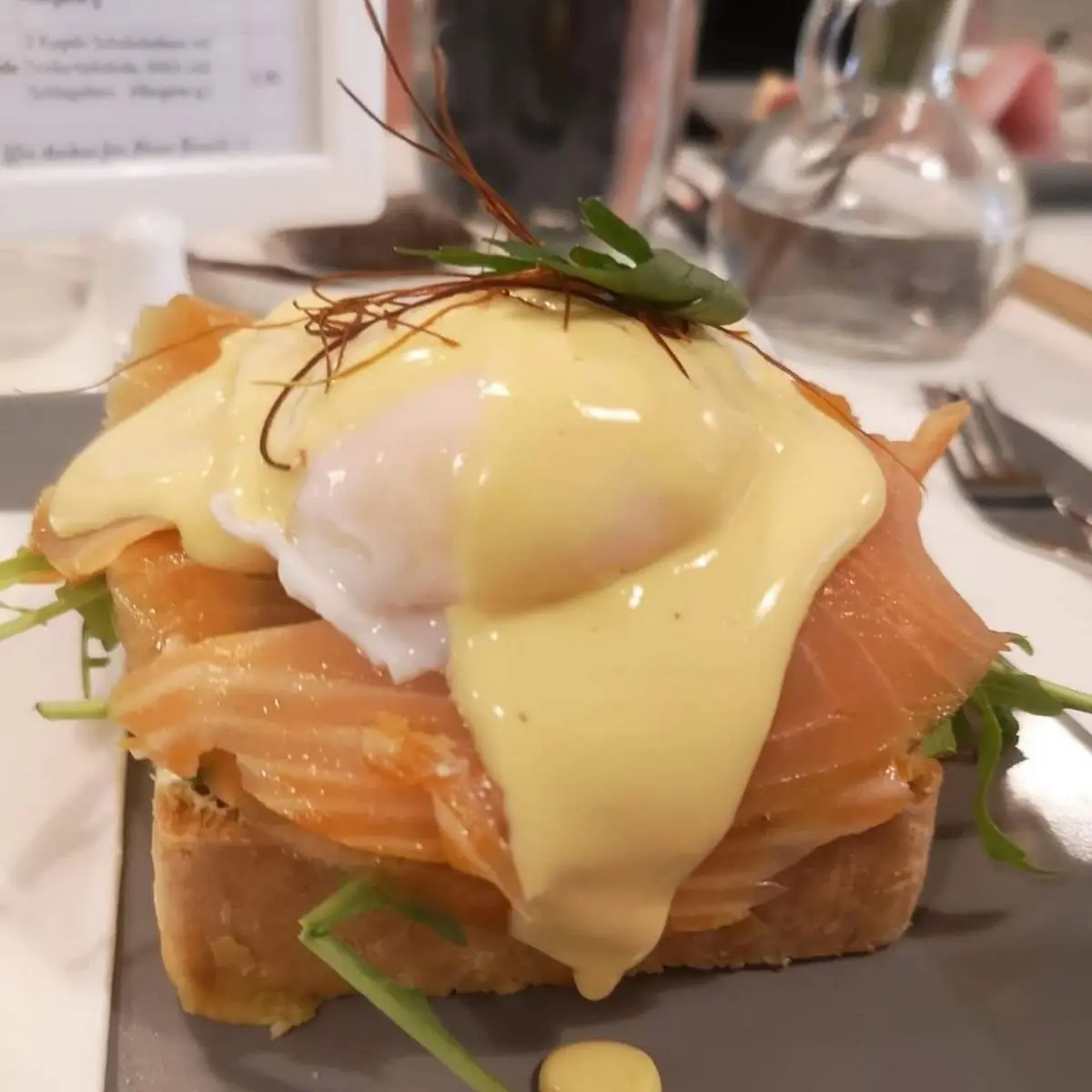 Lachs Brioch