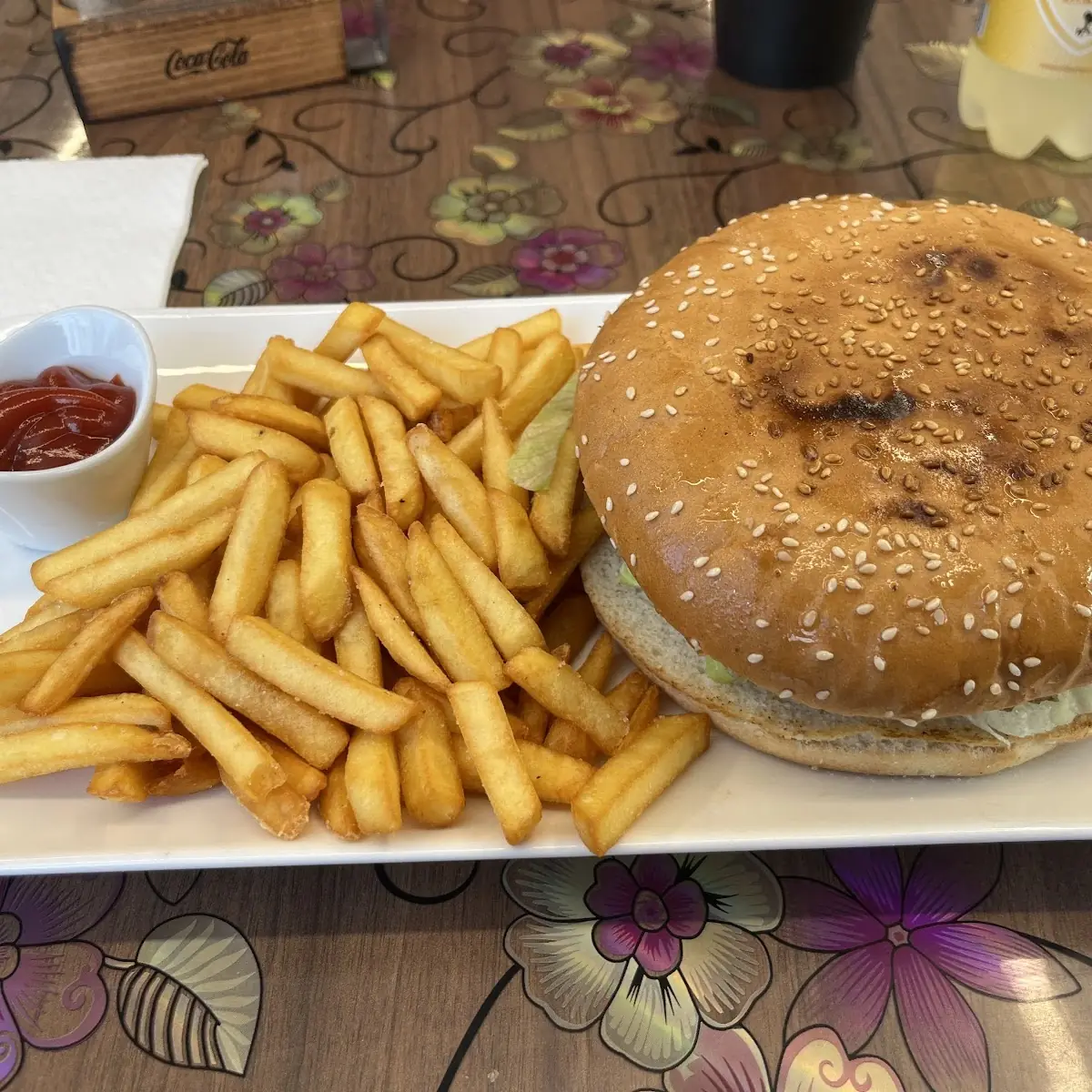 XL Burger Mit Pommes