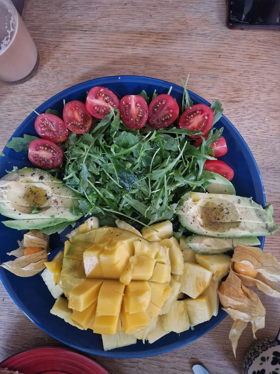 Avocado Salat Mit Kirschtomaten Ruccola Salat Mit Dressing