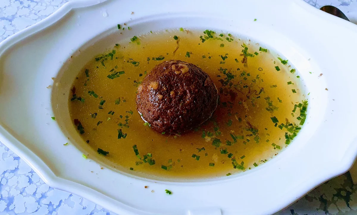 Gebackene Leberknödelsuppe
