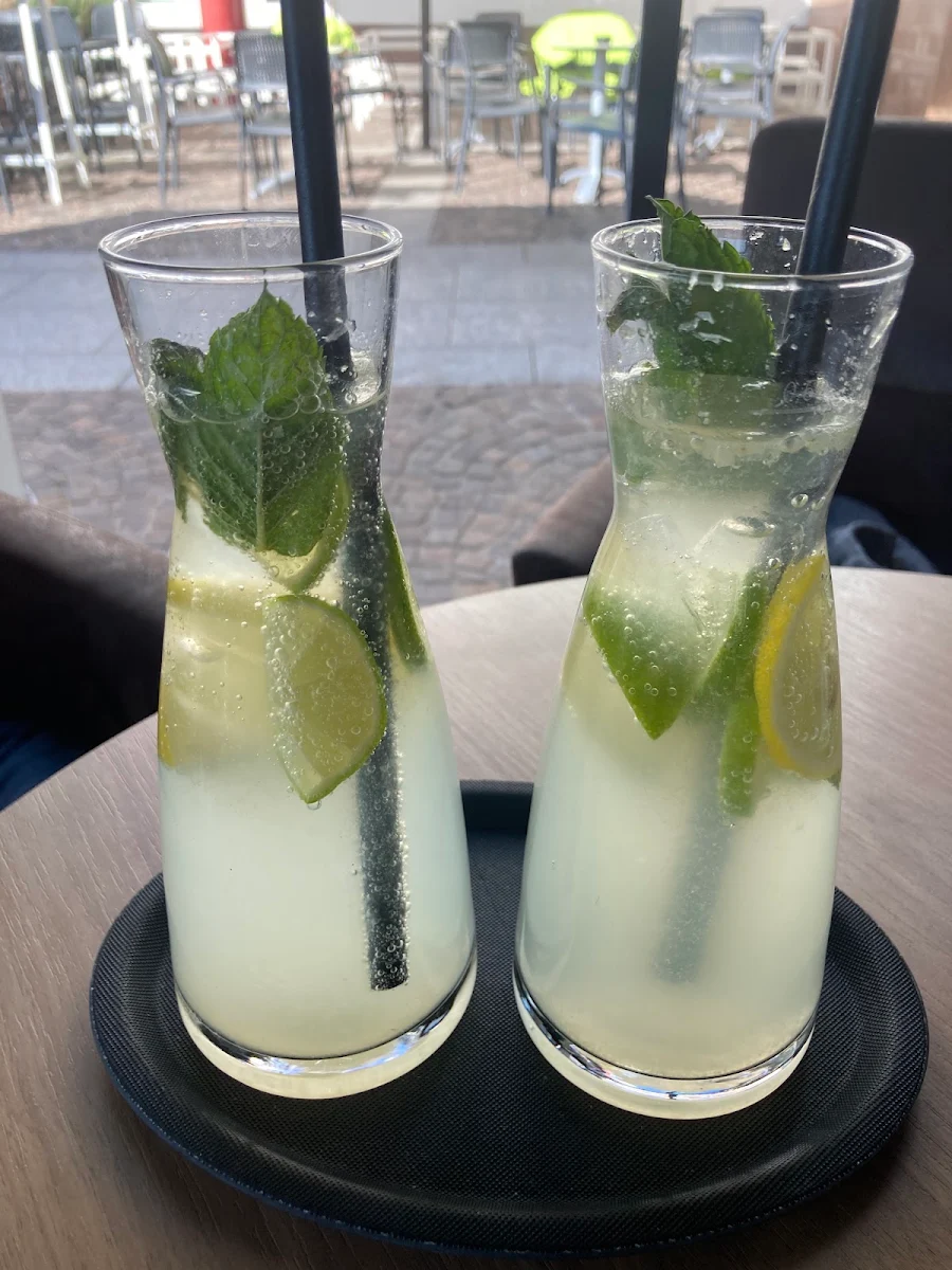 Hausgemachte Limonade Zitrone