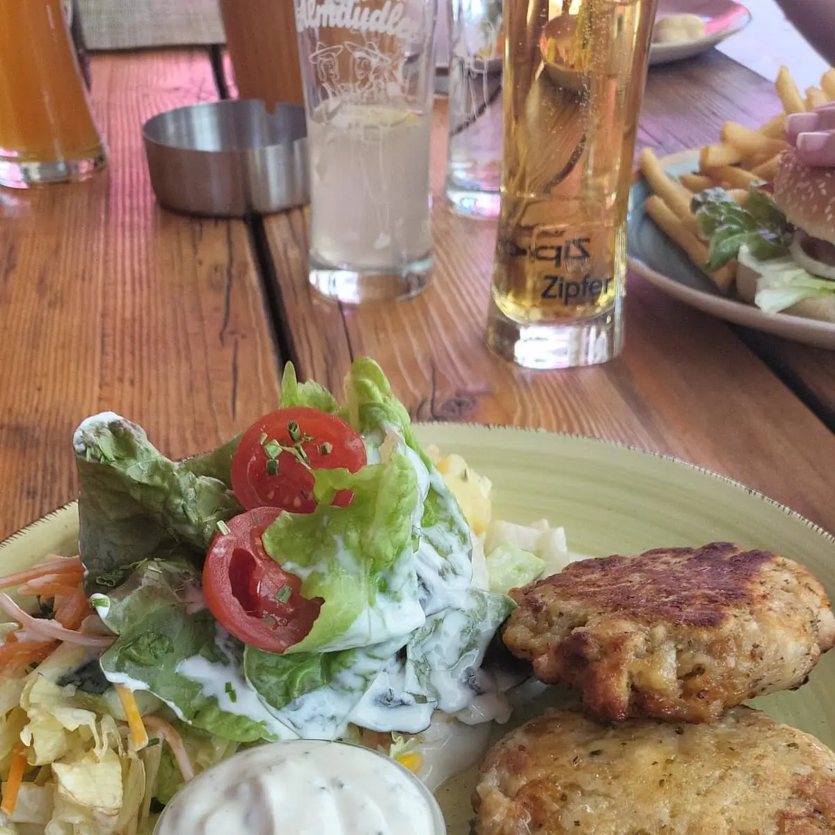 Kaspressknldel Mit Salat