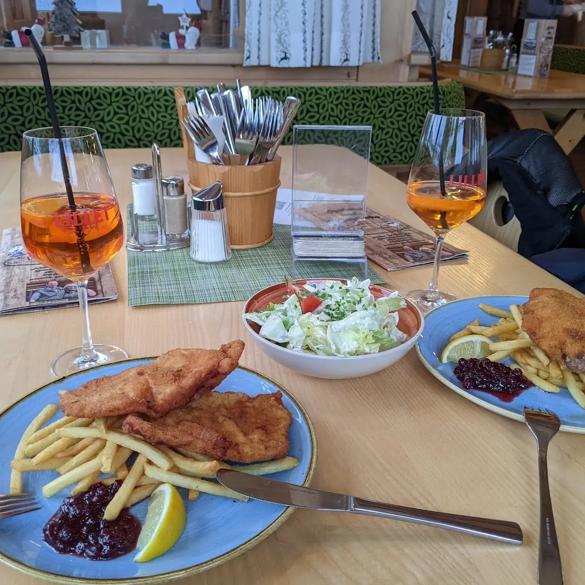 Sznycel Z Frytkami Gordon Bleu Z Frytkami Sałatka Ziemniaczana