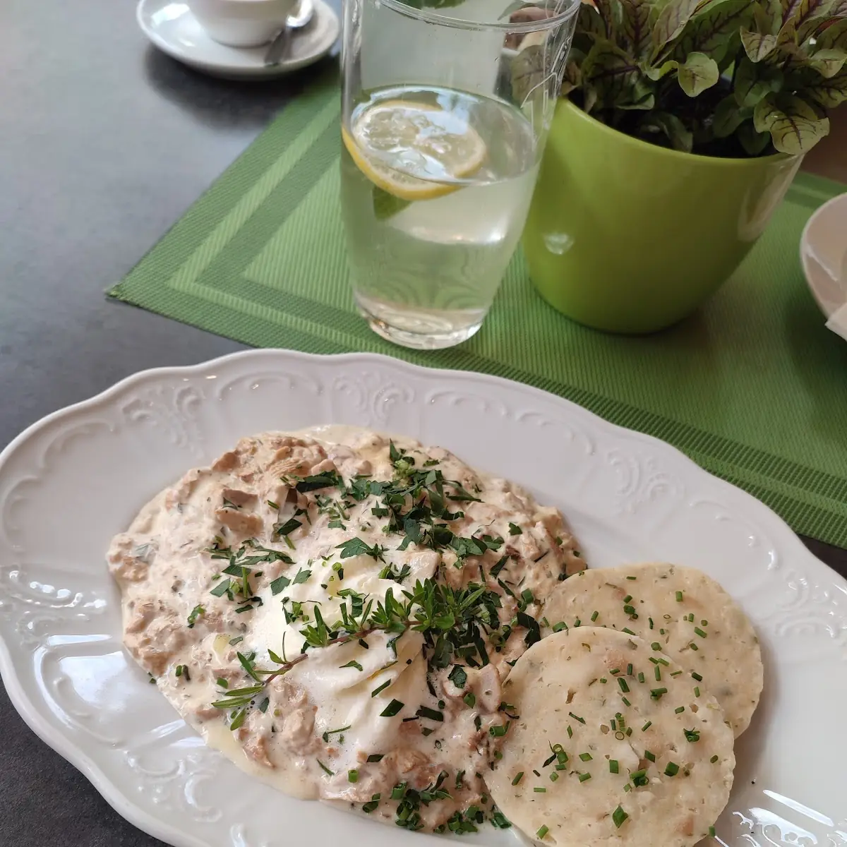 Eierschwammerl Mit Kräuterrahm