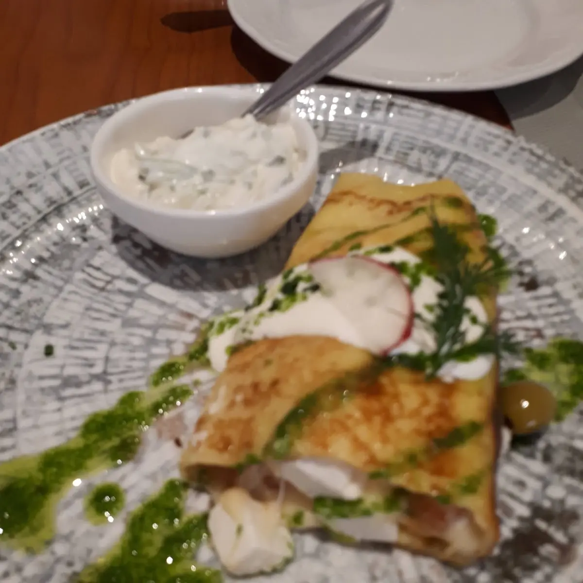 Kräuterpalatschinken Mit Tsatziki