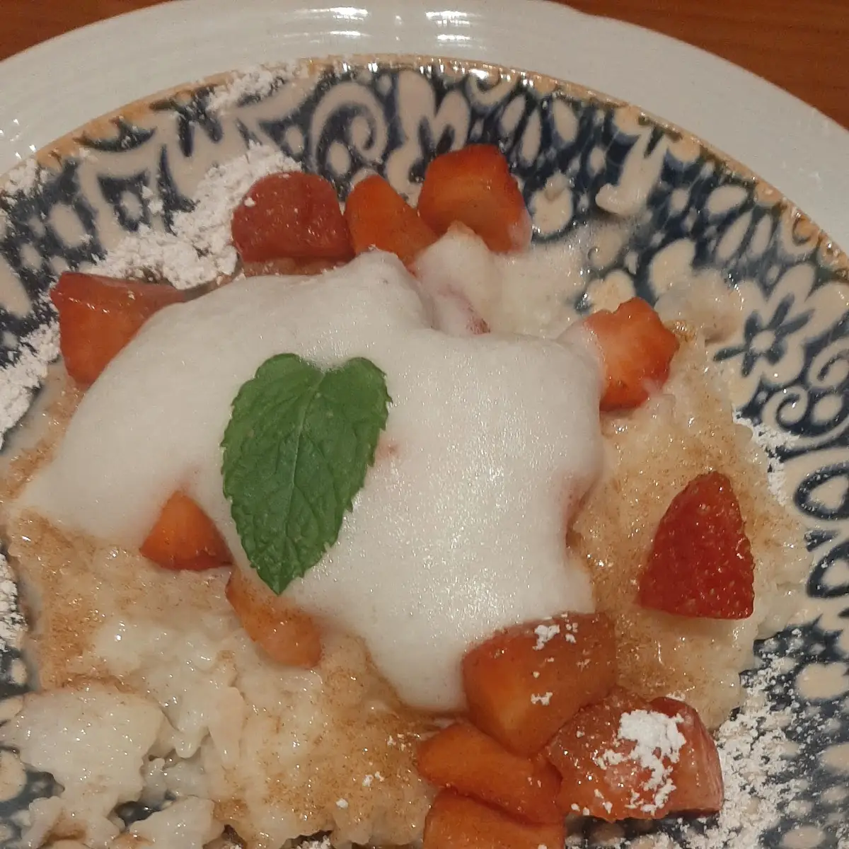 Milchreis Mit Zucker Zimt Und Erdbeeren