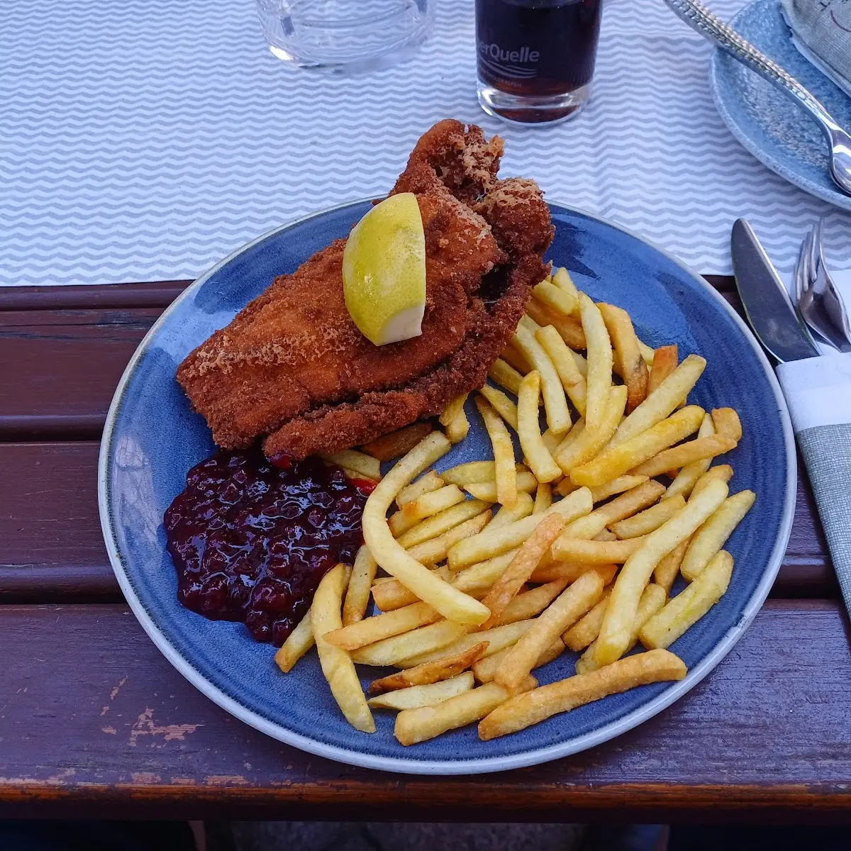 Backhendl Mit Preiselbeeren Und Fritten