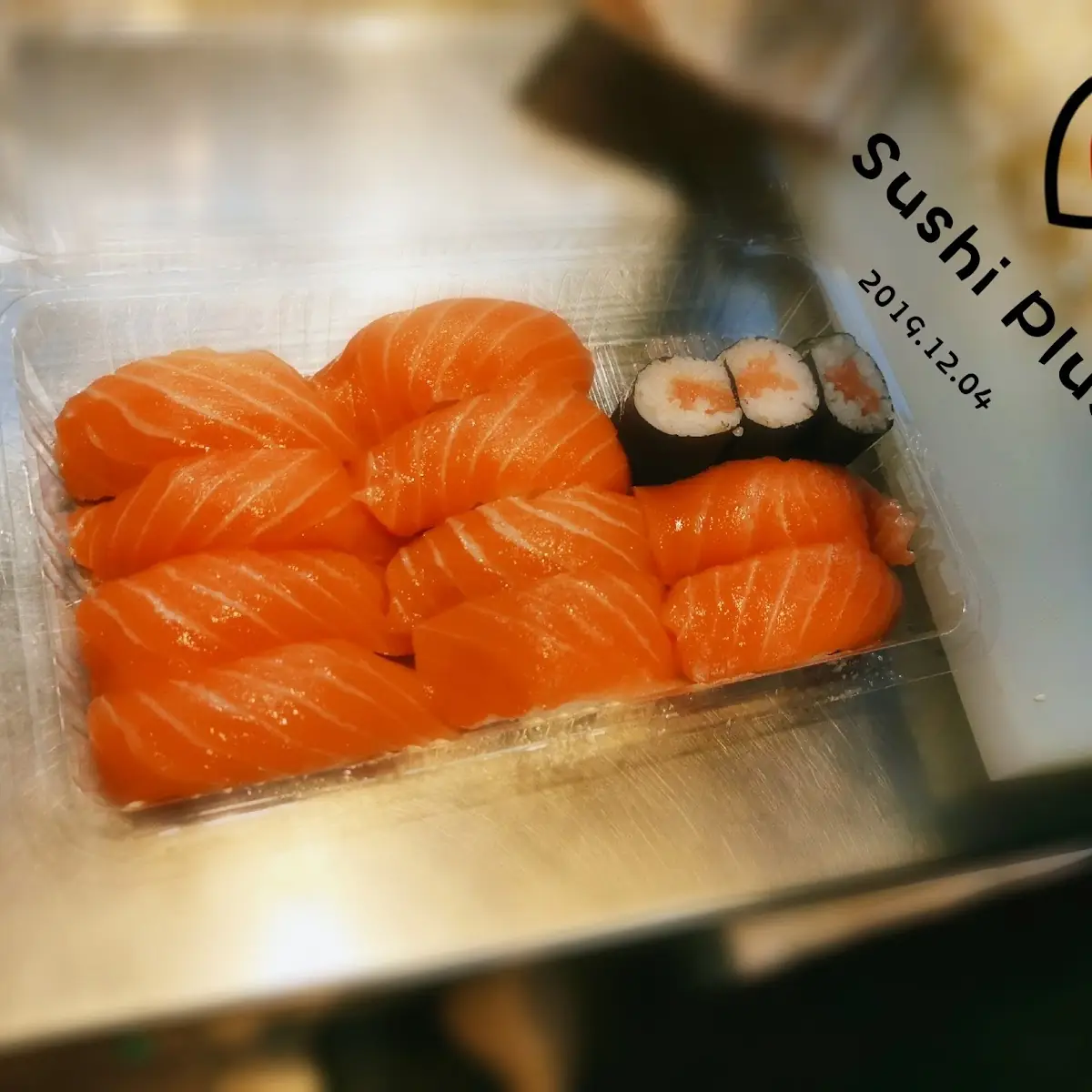803-Aburi Salmon Roll