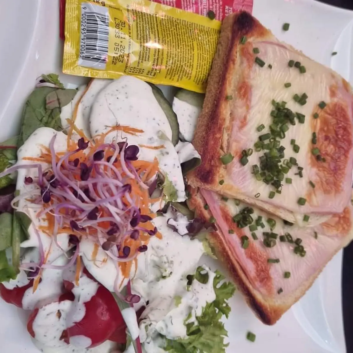 Schinken Käse Toast Mit Salat Mista