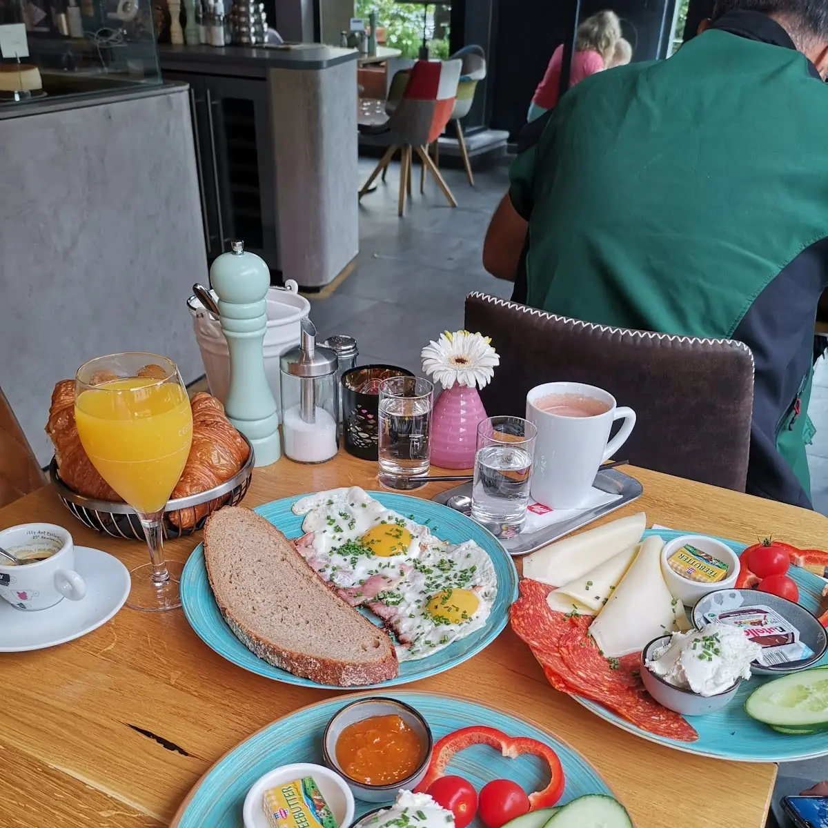 Orangensaft Noom Frühstück Espresso Ham&Eggs Mit Zwei Eiern
