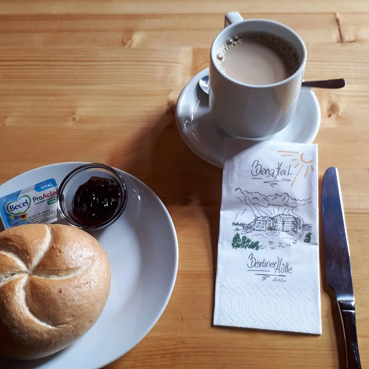 Kaffee Semmel Margarine Und Marmelade
