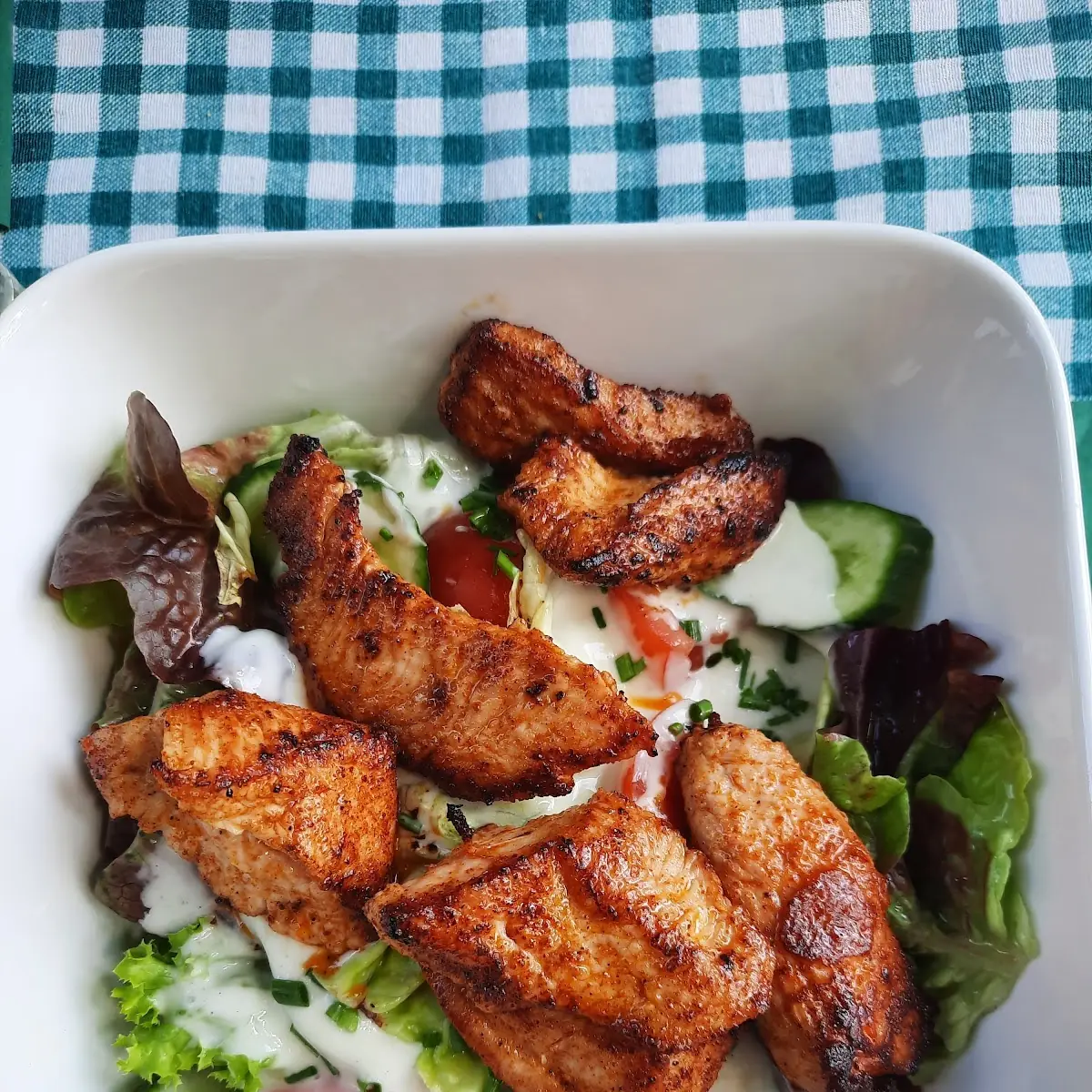 Gegrillte Putenstreifen Auf Blattsalat