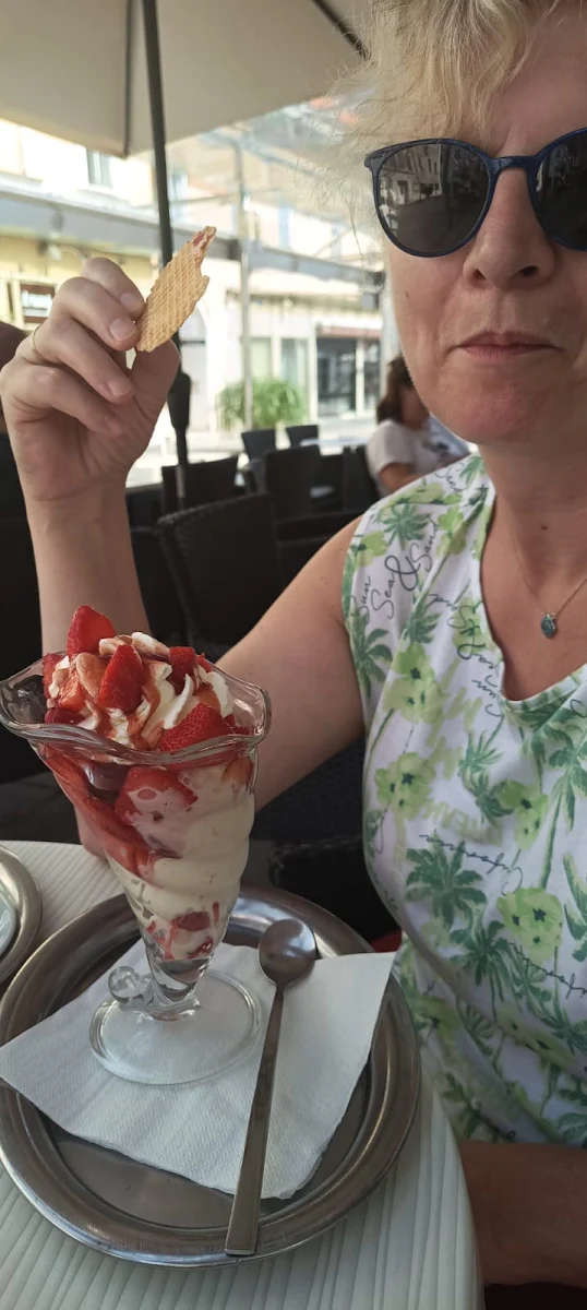 Erdbeer Eisbecher